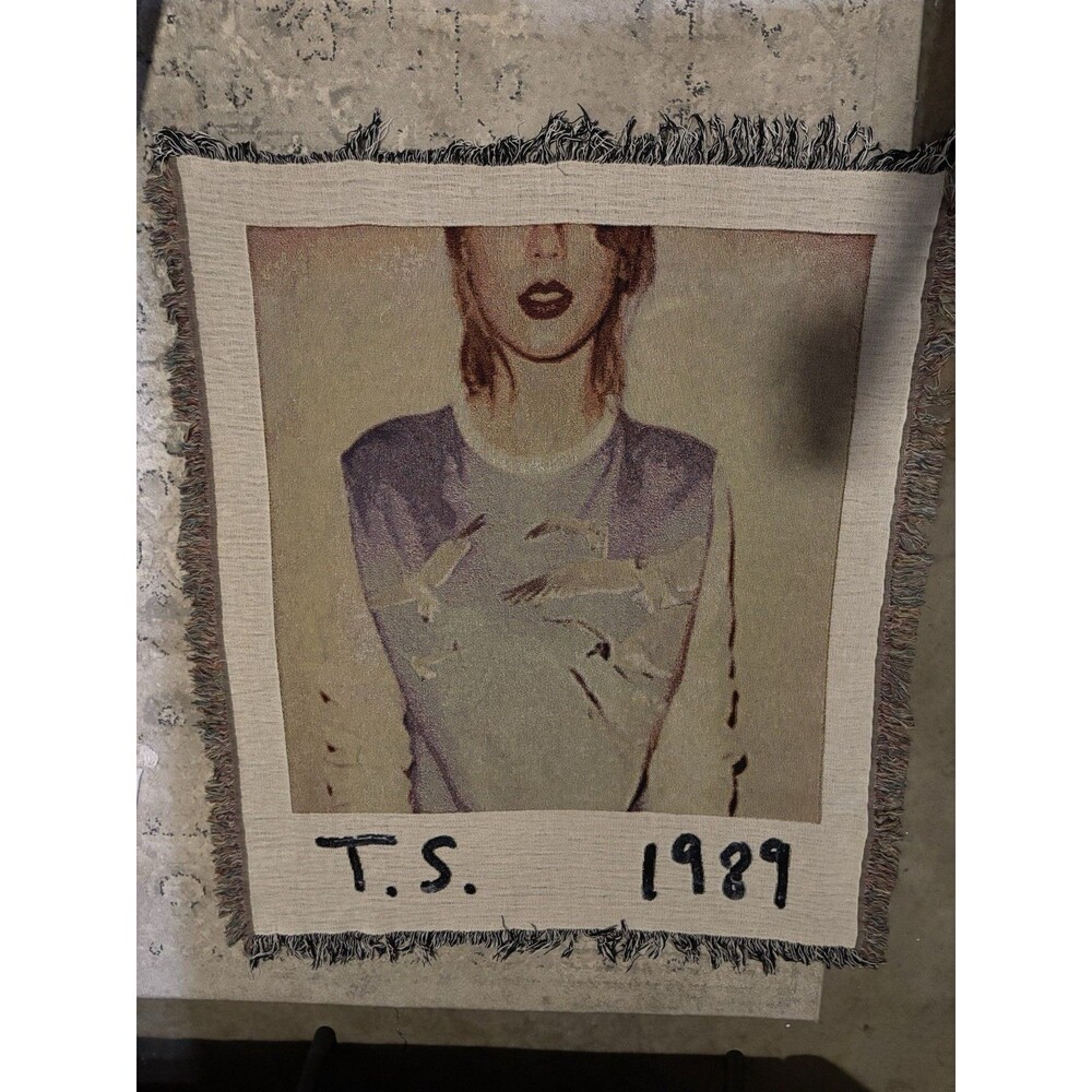 Taylor Swift 1989 Woven Fringed Throw Blanket Portrait Design Beige Multicolor